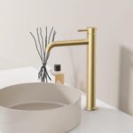 STRIA BASIN MIXER – HIGH RISE – COLD START – REFINED RIBBED HANDLE – WITHOUT WASTE – BRUSHED GOLD - Image 2